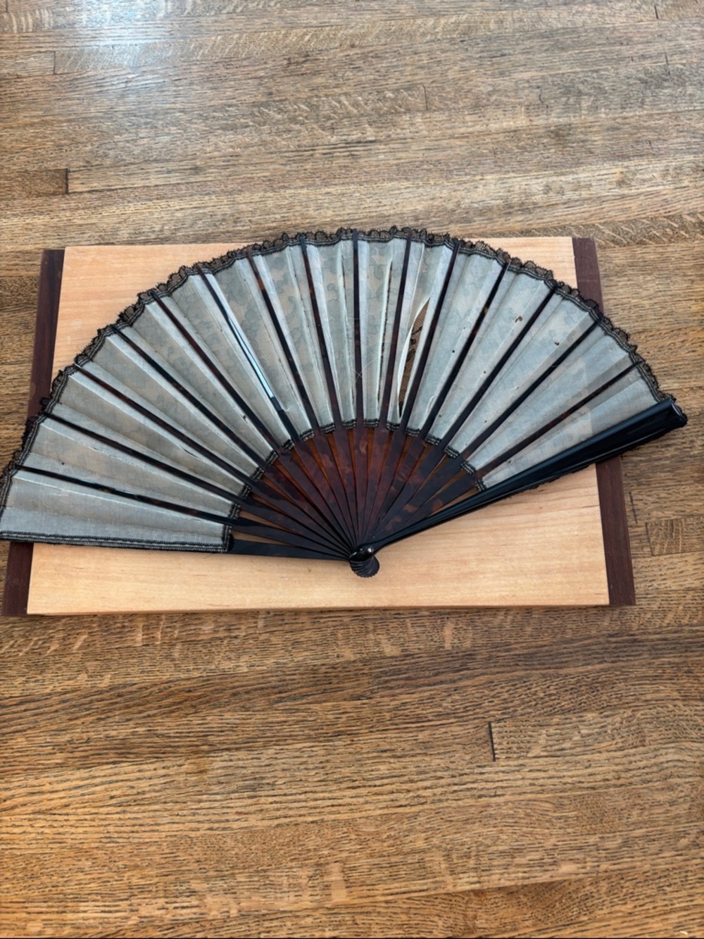 Vintage Black Lace Folding Hand Fan with Tortoise Handle - Picture 7 of 16